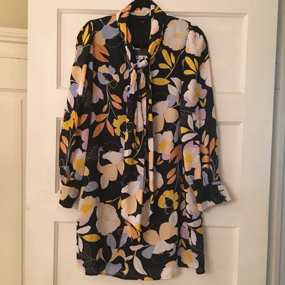 Who What Wear | Floral Tie Neck Mini Dress - Picture 3 of 8